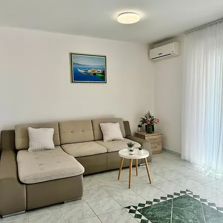 Apartment Nina *